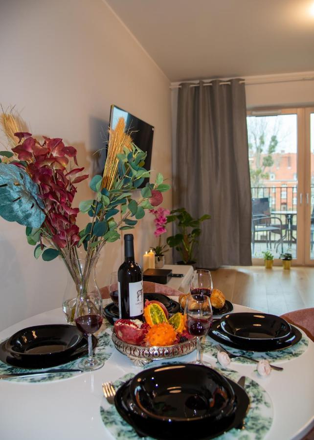 Maya'S Flats & Resorts - River View Gdańsk Extérieur photo
