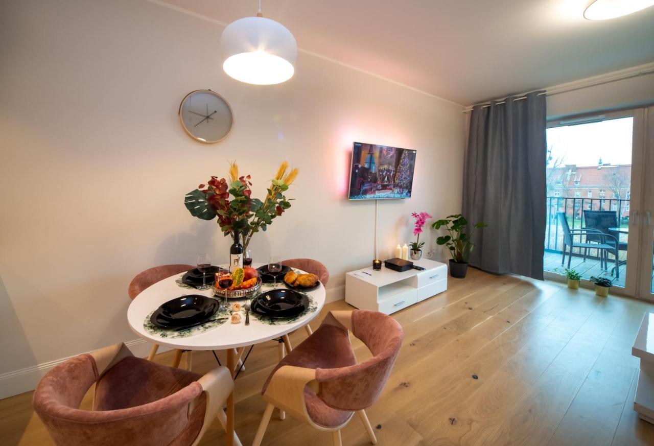 Maya'S Flats & Resorts - River View Gdańsk Extérieur photo